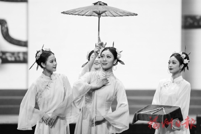 大學生電視節(jié)音樂詩會啟幕